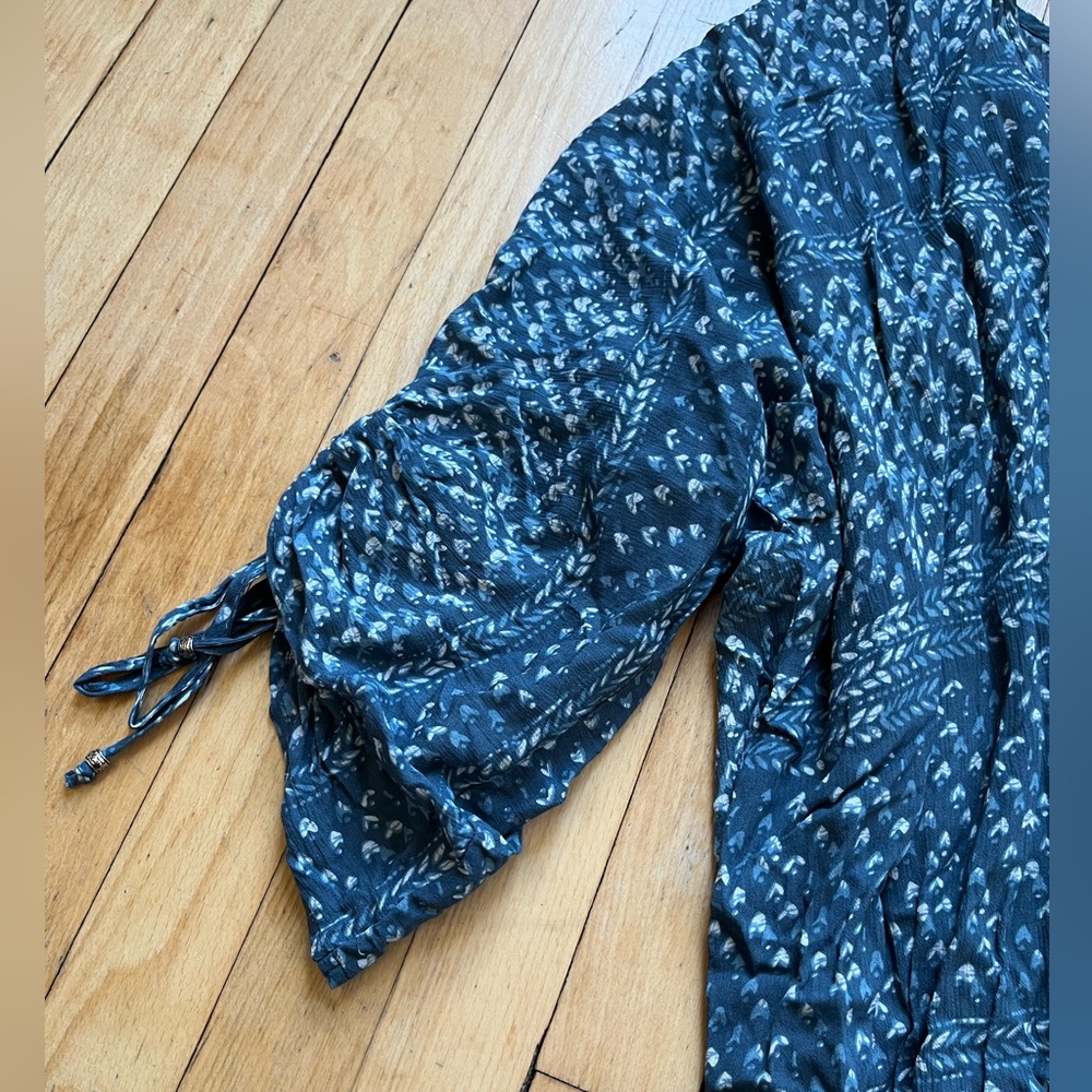 Lulu's Blouse - Picture 5 of 8